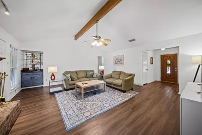 2010 S Arbor Rose Drive, Grand Prairie, TX 75050 - Photo 6