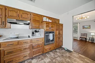 2010 S Arbor Rose Dr, Grand Prairie, TX 75050 - Photo 10