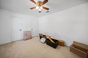 2010 S Arbor Rose Dr, Grand Prairie, TX 75050 - Photo 16