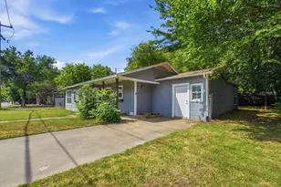 1401 Granbury St, Cleburne, TX 76033 - Photo 2