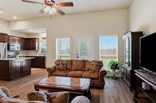816 E Northside Dr, Pilot Point, TX 76258 - Photo 10