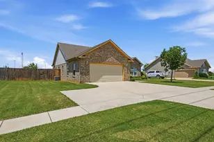 816 E Northside Dr, Pilot Point, TX 76258 - Photo 2
