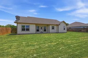 816 E Northside Dr, Pilot Point, TX 76258 - Photo 28