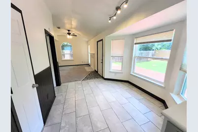 4672 Heatherbrook Lane, Grand Prairie, TX 75052 - Photo 6
