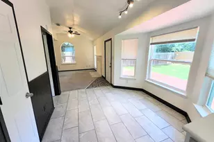 4672 Heatherbrook Ln, Grand Prairie, TX 75052 - Photo 6
