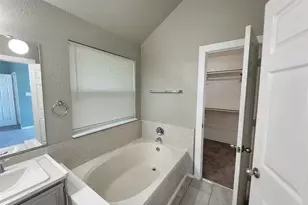 4672 Heatherbrook Ln, Grand Prairie, TX 75052 - Photo 14
