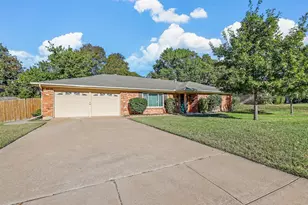 6016 Winifred Dr, Fort Worth, TX 76133 - Photo 1