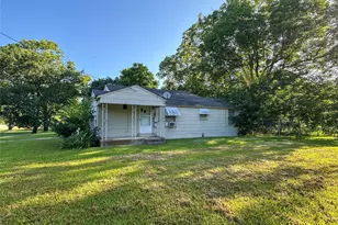 1105 S Donoho St, Clarksville, TX 75426 - Photo 2