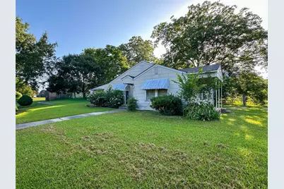 1105 S Donoho Street, Clarksville, TX 75426 - Photo 1