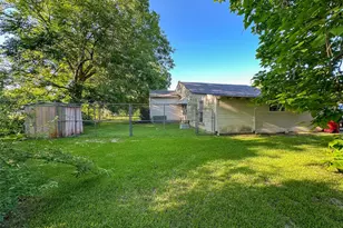 1105 S Donoho St, Clarksville, TX 75426 - Photo 4