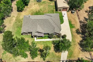 101 Sandlin Ct, Springtown, TX 76082 - Photo 1