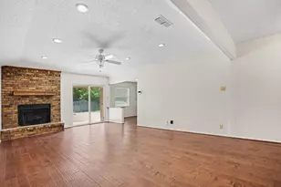 2721 Lucas Dr, Arlington, TX 76015 - Photo 2
