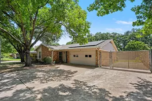 2721 Lucas Dr, Arlington, TX 76015 - Photo 2