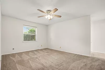 2721 Lucas Drive, Arlington, TX 76015 - Photo 10