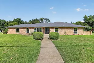 1438 Vicki Ln, Cedar Hill, TX 75104 - Photo 2