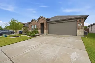 409 Beekeeper Dr, Fort Worth, TX 76131 - Photo 2