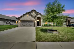 802 Grove Park Ln, Midlothian, TX 76065 - Photo 2