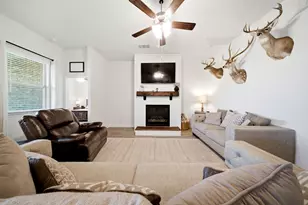 3223 Hunters Gln Dr, Aubrey, TX 76227 - Photo 4