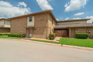 1 Rockwood Cir, Bedford, TX 76021 - Photo 2