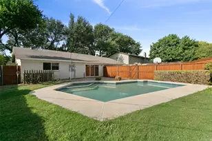 406 Pleasant Valley Ln, Richardson, TX 75080 - Photo 2