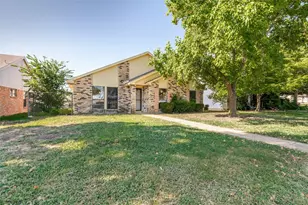 805 Whitney St, Cedar Hill, TX 75104 - Photo 2