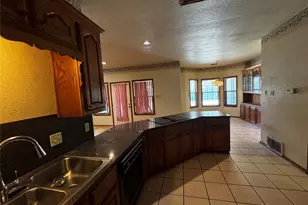 2000 Dan Rowe St, Waco, TX 76704 - Photo 6
