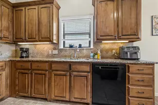 208 Silver Spur Trail, McGregor, TX 76657 - Photo 14
