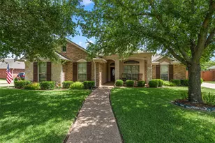 208 Silver Spur Trail, McGregor, TX 76657 - Photo 2