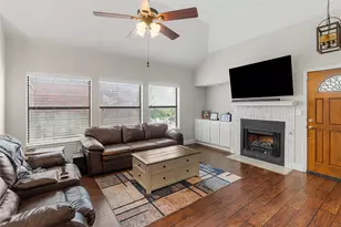 2219 Greenview Dr, Carrollton, TX 75010 - Photo 2