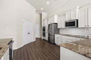 1201 Drummond Cir, Woodway, TX 76712 - Photo 14