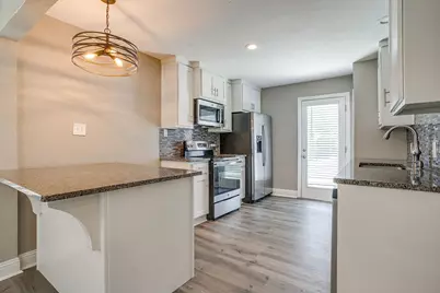 3221 McCart Avenue, Fort Worth, TX 76110 - Photo 8