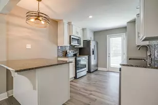 3221 McCart Ave, Fort Worth, TX 76110 - Photo 8