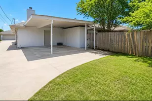 1915-1917 Spindletop Dr, Duncanville, TX 75137 - Photo 4