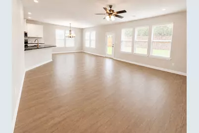 136 Bowling Green Avenue, Red Oak, TX 75154 - Photo 4