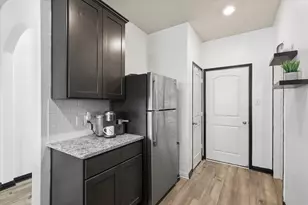 7533 Pleasant Oaks St, Fort Worth, TX 76120 - Photo 12
