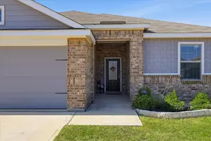 7533 Pleasant Oaks St, Fort Worth, TX 76120 - Photo 4