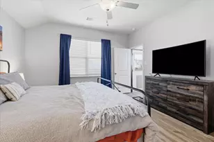 7533 Pleasant Oaks St, Fort Worth, TX 76120 - Photo 16