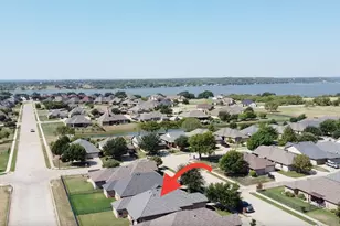 204 Captains Ct, Granbury, TX 76049 - Photo 26
