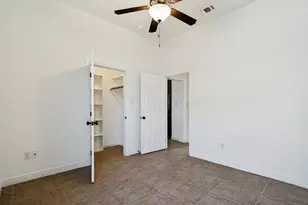 204 Captains Ct, Granbury, TX 76049 - Photo 22