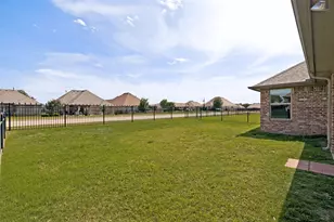 204 Captains Ct, Granbury, TX 76049 - Photo 24