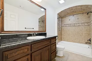 204 Captains Ct, Granbury, TX 76049 - Photo 14