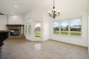 204 Captains Ct, Granbury, TX 76049 - Photo 6