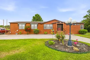 2914 Oak Ct, Granbury, TX 76048 - Photo 4
