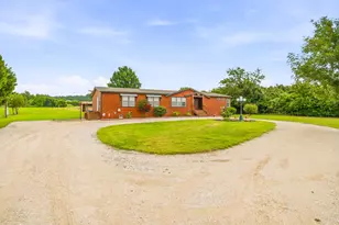2914 Oak Ct, Granbury, TX 76048 - Photo 6