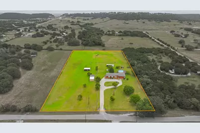 2914 Oak Court, Granbury, TX 76048 - Photo 2