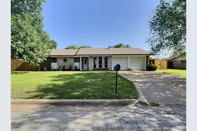 2304 SE 10th, Mineral Wells, TX 76067 - Photo 2