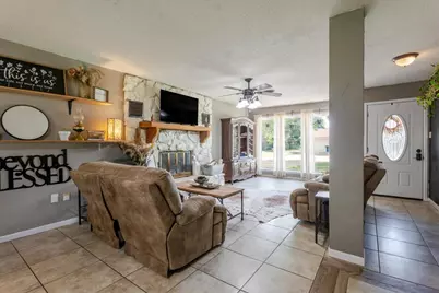 2304 SE 10th, Mineral Wells, TX 76067 - Photo 4