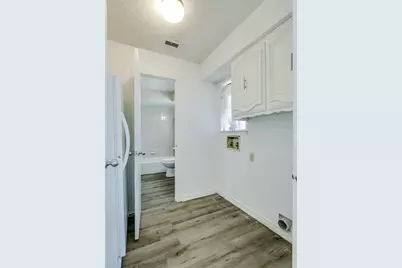 10102 Cherry Tree Drive, Dallas, TX 75243 - Photo 20