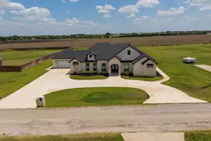 8224 Harvest Dr, Grandview, TX 76050 - Photo 2