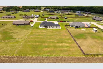 8224 Harvest Drive, Grandview, TX 76050 - Photo 4